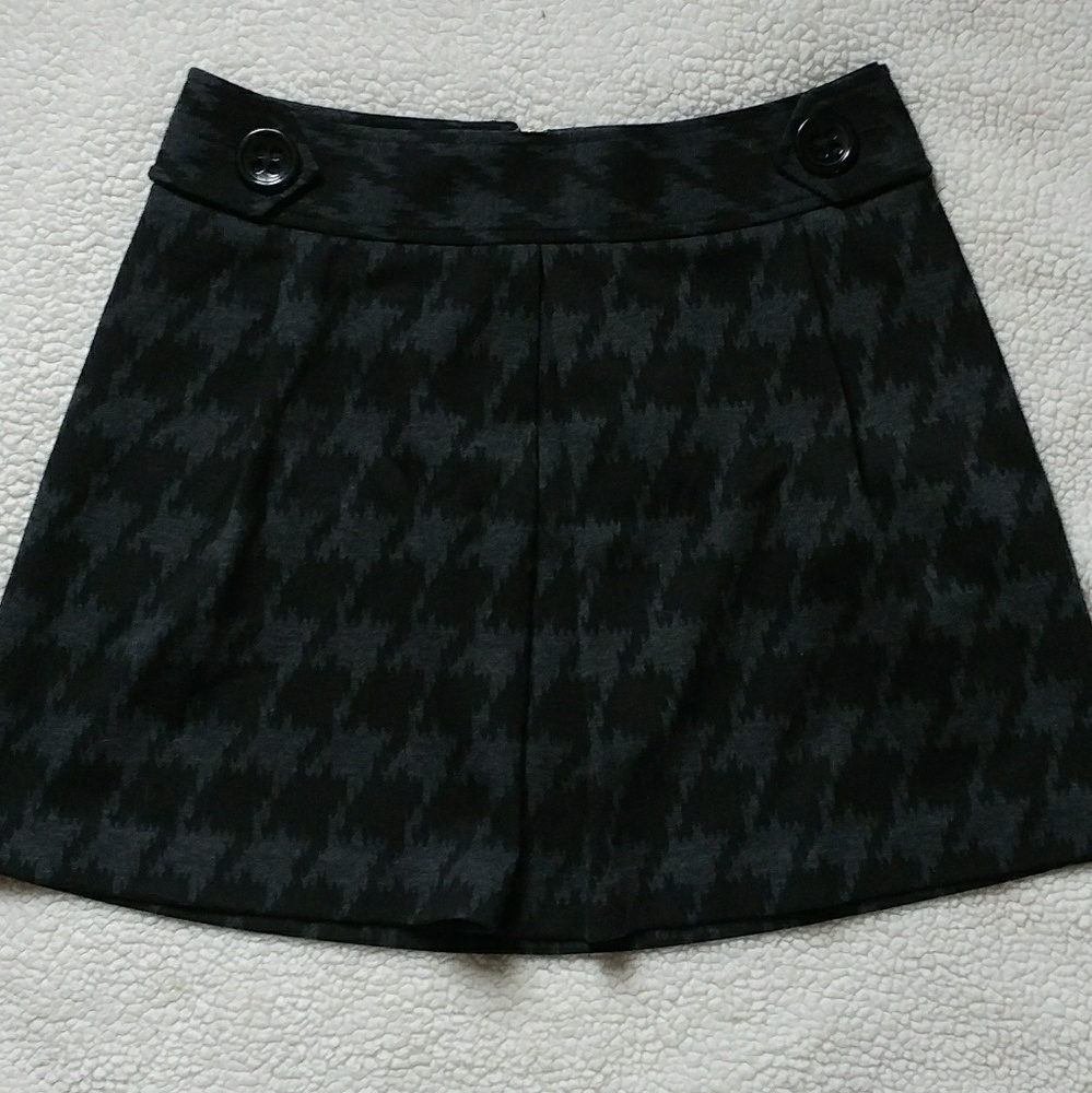 Black Houndstooth Pleated Mini Skirt